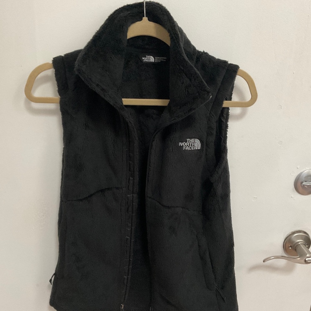 Woman’s north face fleece vest